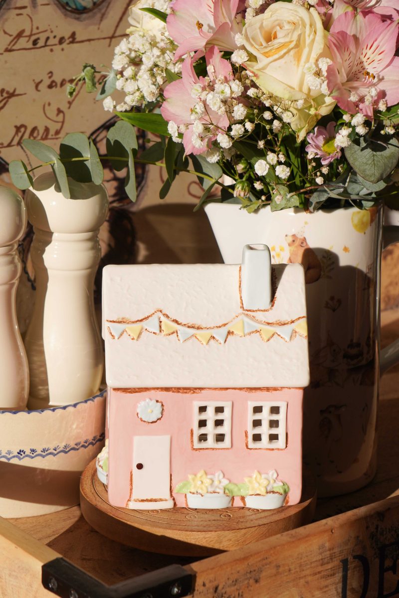 Pink tealight house