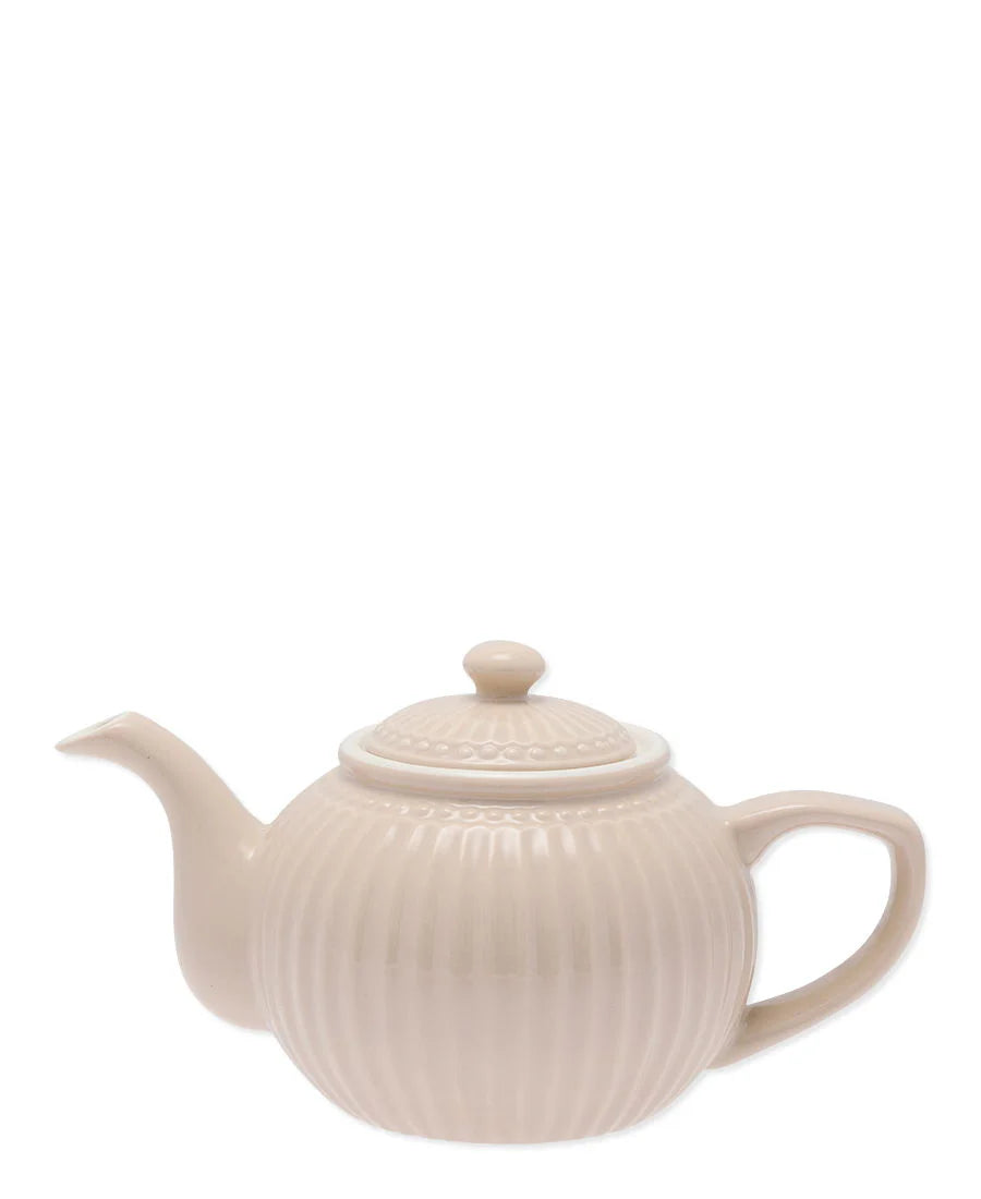 Creamy fudge teapot